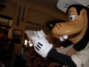 Tusker House - Goofy signing his autograph