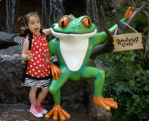 Rainforest Cafe, Green Character